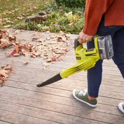 Souffleur à feuilles sans fil RYOBI 18 V ONE+ avec batterie 4,0 Ah